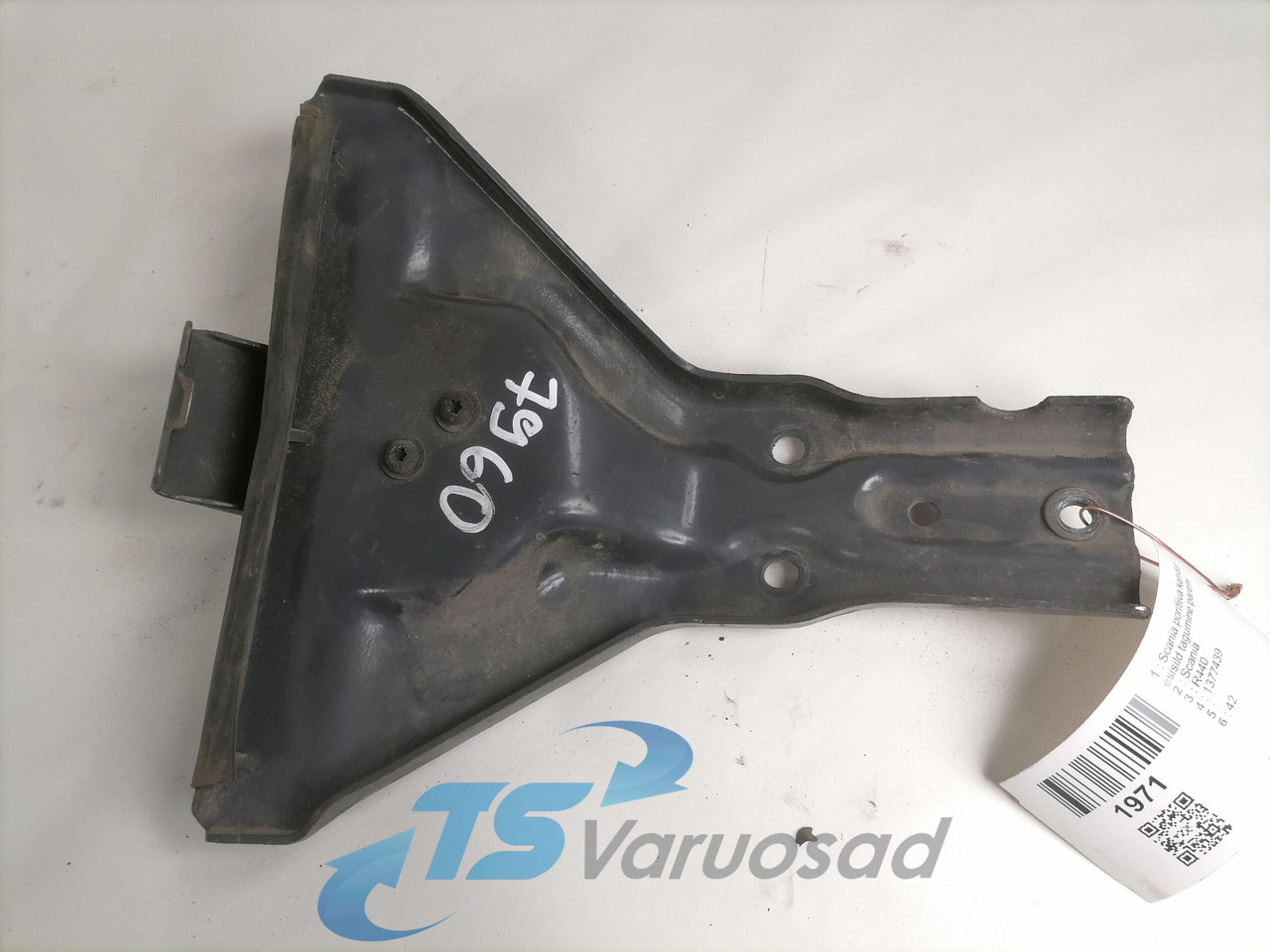 Scania Mudguard bracket 1377439 - Universal part for Truck: picture 3 Scania Mudguard bracket 1377439 - Universal part for Truck: picture 3