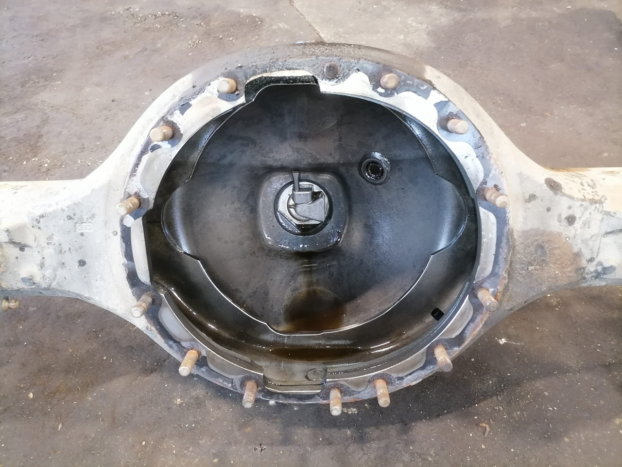 Scania Rear axel housing 1743713 - Axle and parts for Truck: picture 2 Scania Rear axel housing 1743713 - Axle and parts for Truck: picture 2