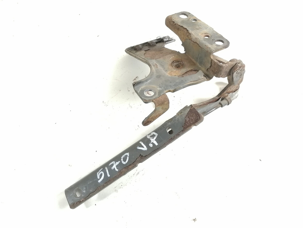 Scania lower grille carrier hinge 1727263 - Grill for Truck: picture 1 Scania lower grille carrier hinge 1727263 - Grill for Truck: picture 1