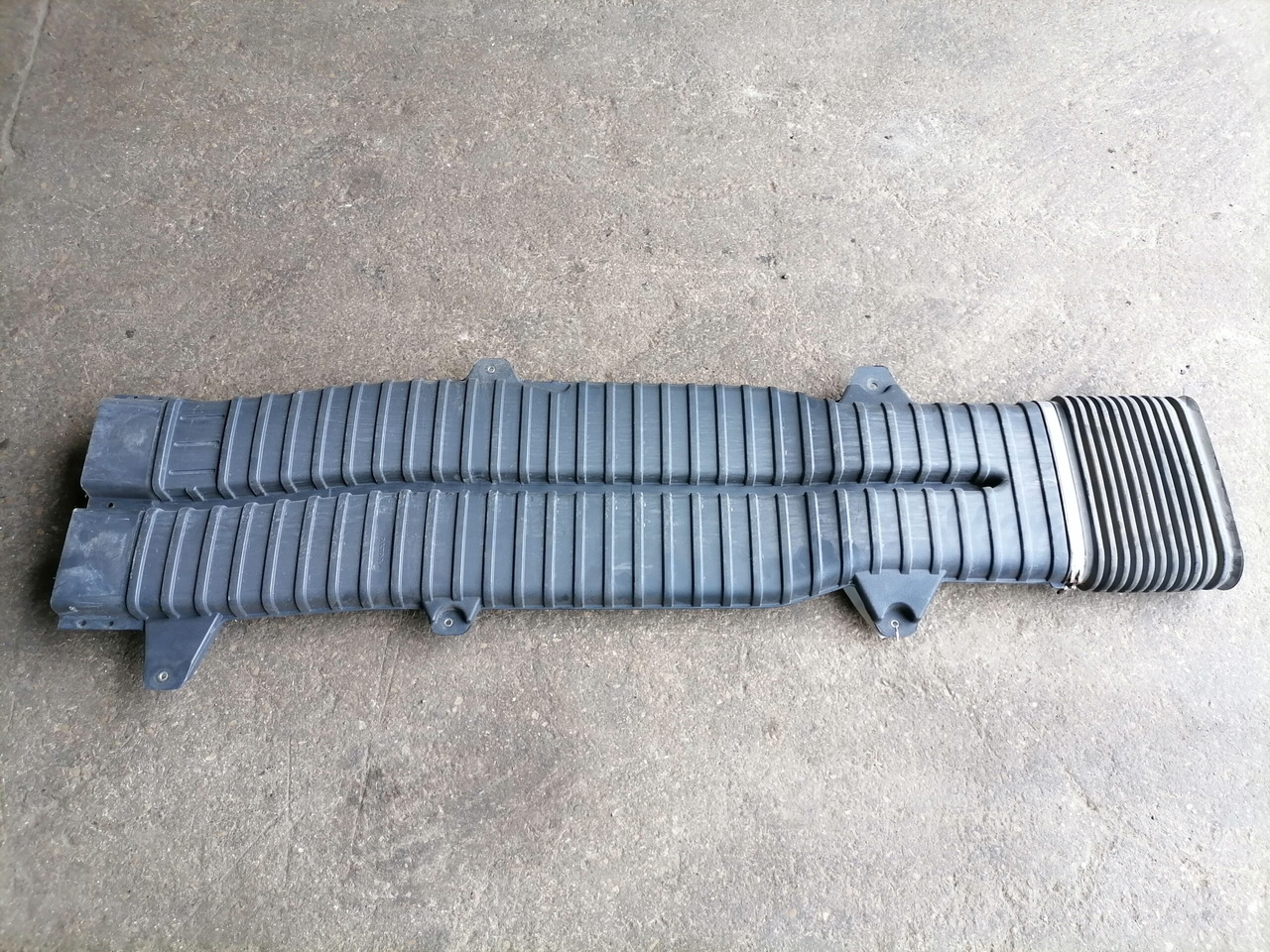 Volvo Air intake 21122123 - Air intake system for Truck: picture 2 Volvo Air intake 21122123 - Air intake system for Truck: picture 2