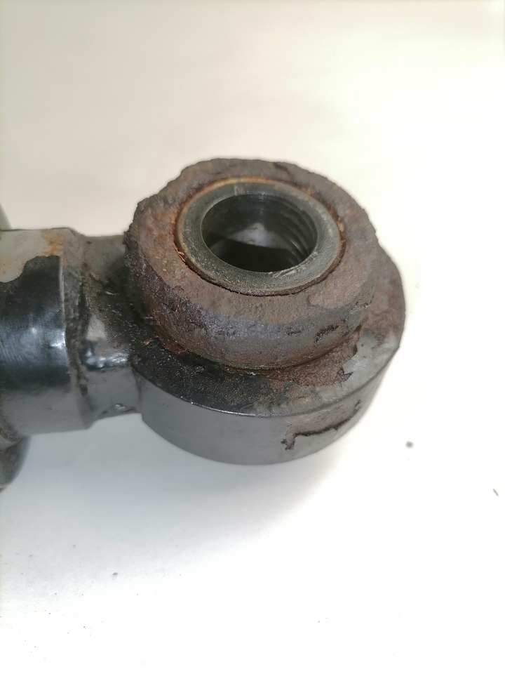 Volvo Cab tilting cylinder 3198843 - Cab suspension for Truck: picture 2 Volvo Cab tilting cylinder 3198843 - Cab suspension for Truck: picture 2