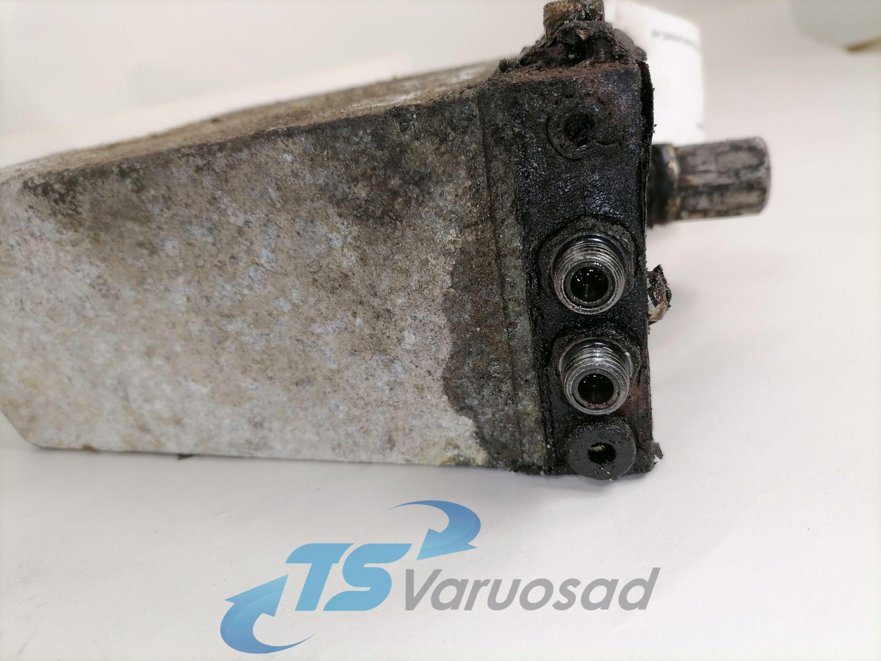 Volvo Cab tilting pump 3198846 - Cab suspension for Truck: picture 2 Volvo Cab tilting pump 3198846 - Cab suspension for Truck: picture 2
