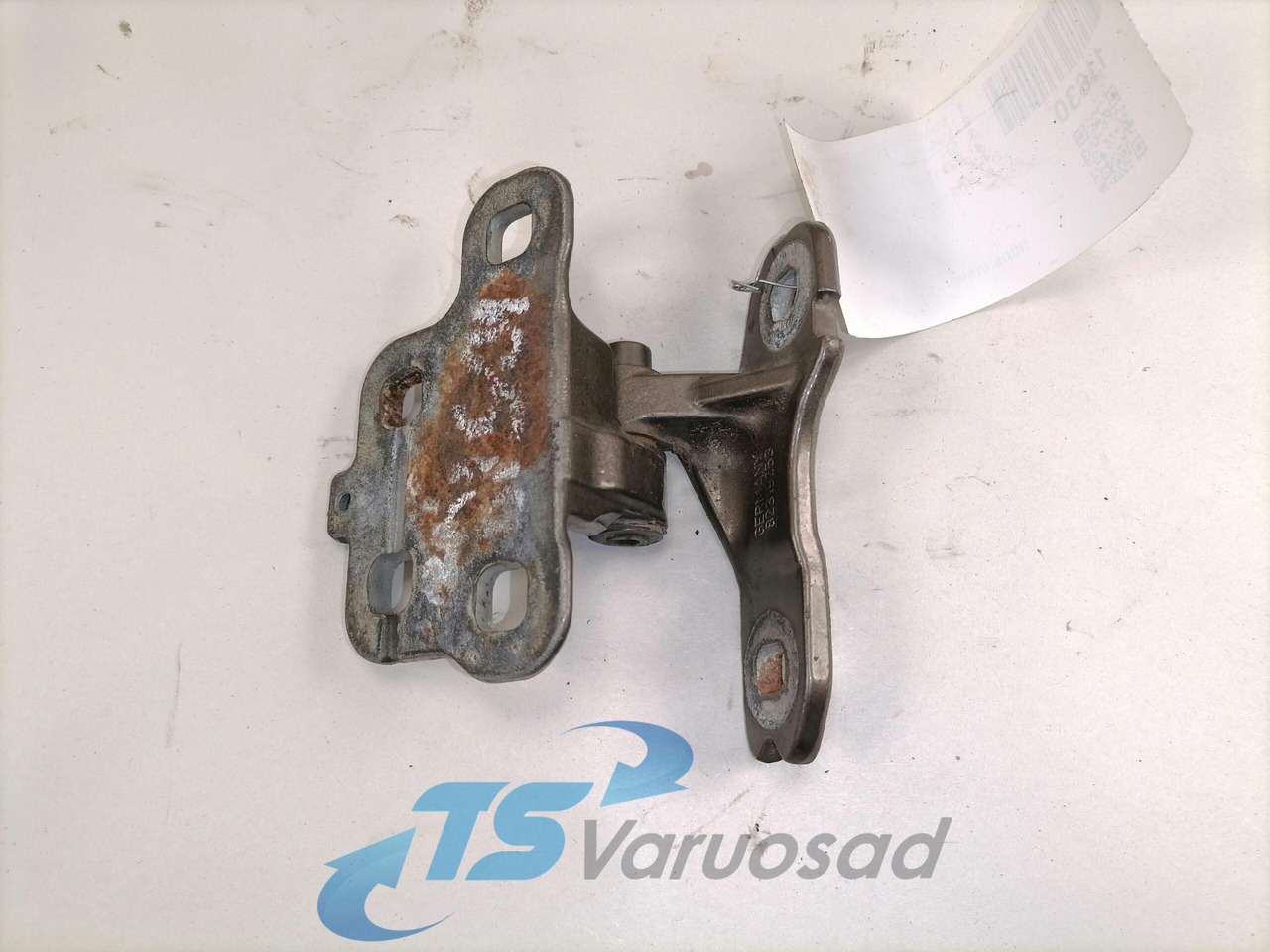 Volvo Door hinge 82319253 - Door and parts for Truck: picture 3 Volvo Door hinge 82319253 - Door and parts for Truck: picture 3