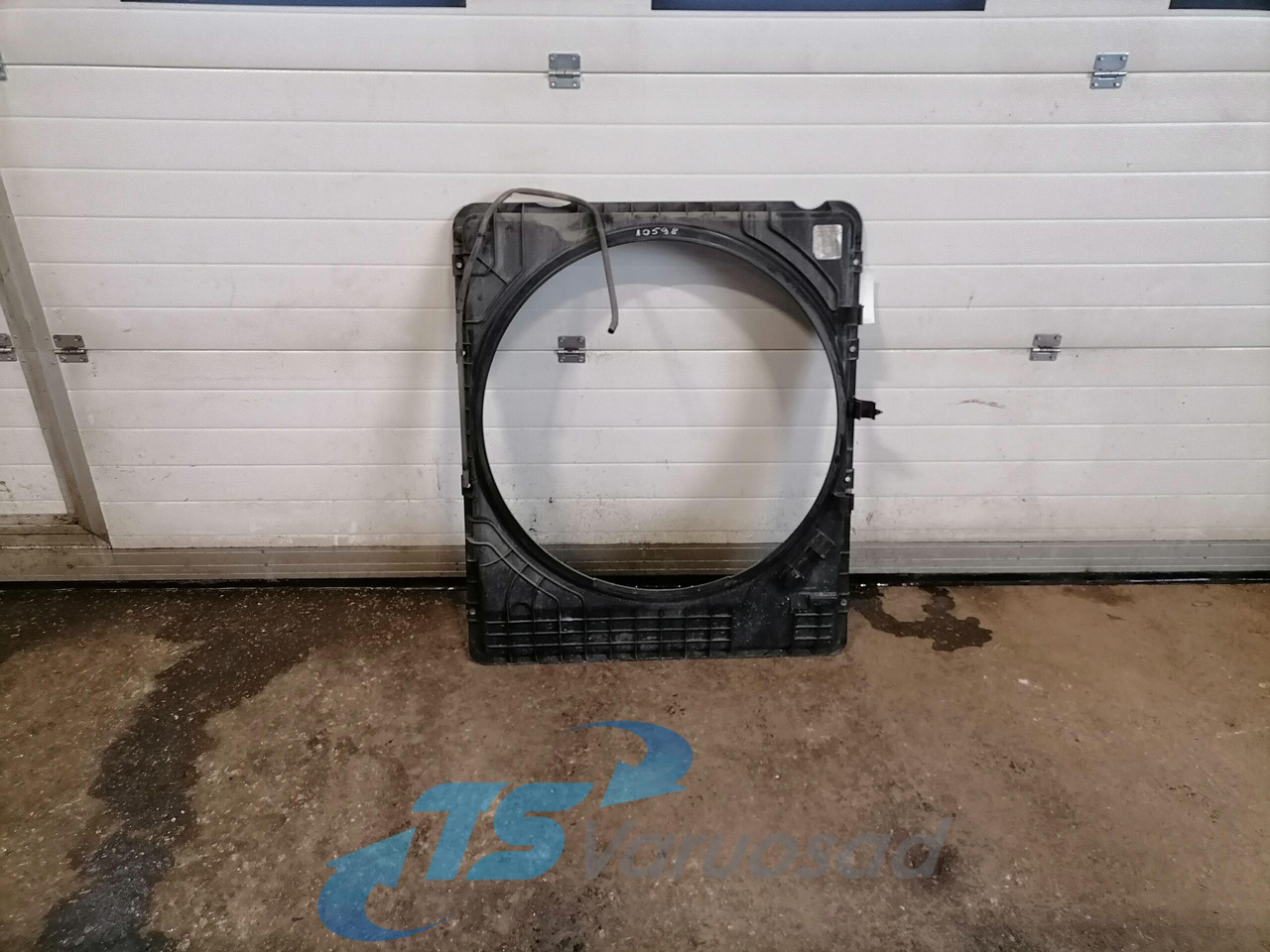 Volvo Fan shroud 22060183 - Radiator for Truck: picture 1 Volvo Fan shroud 22060183 - Radiator for Truck: picture 1
