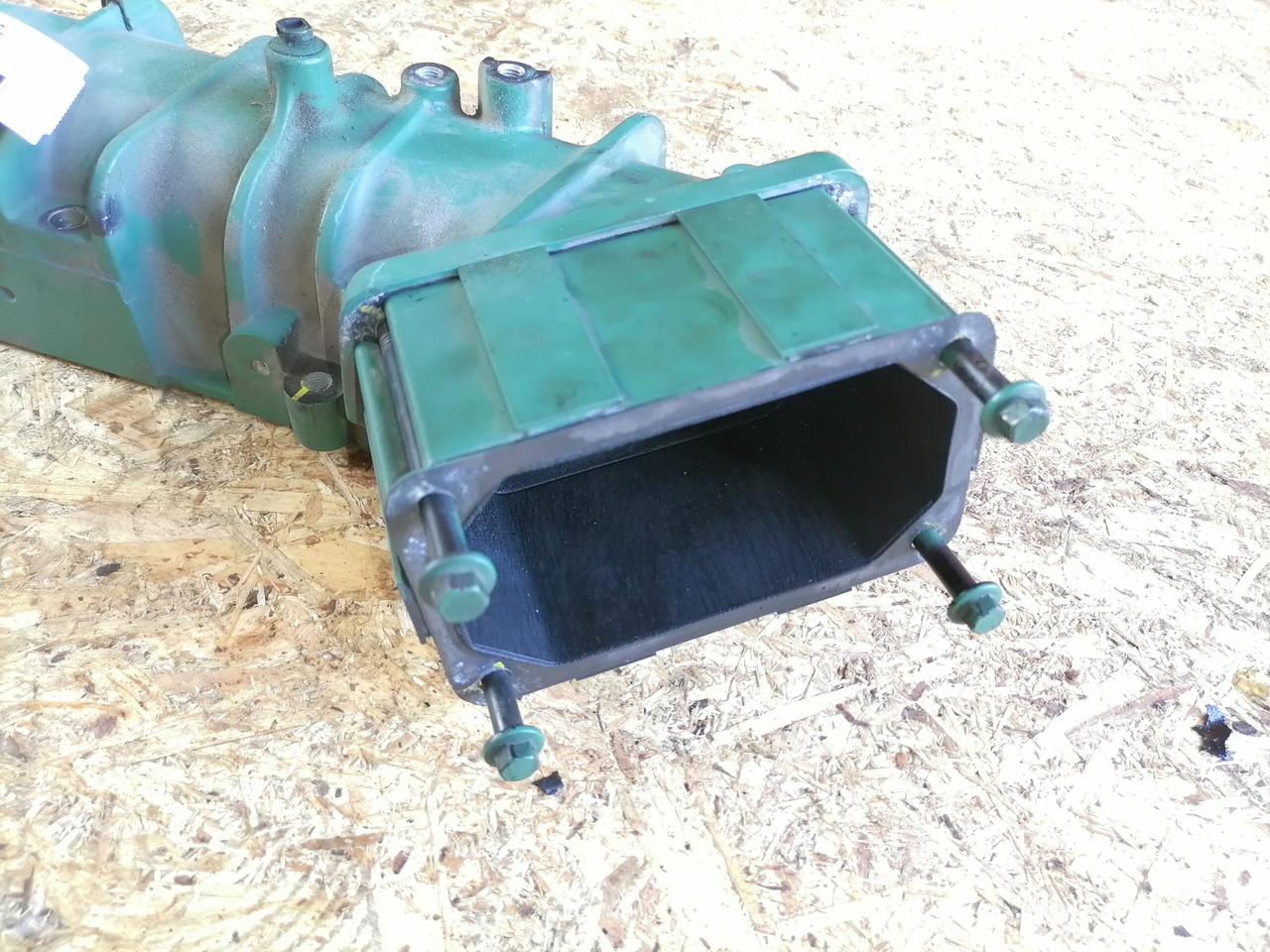 Volvo Intake mainfold 21839410 - Intake manifold for Truck: picture 3 Volvo Intake mainfold 21839410 - Intake manifold for Truck: picture 3