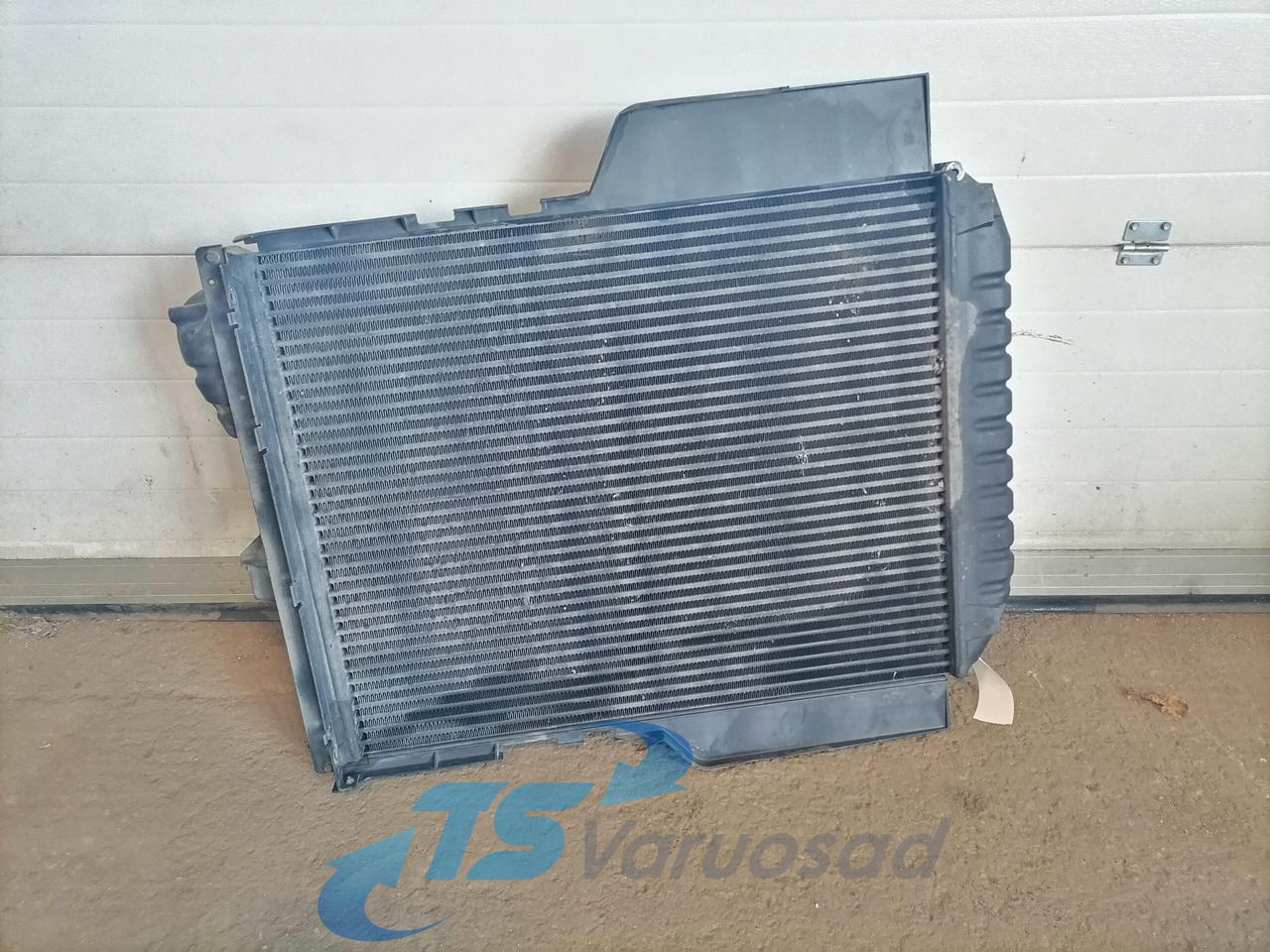 Volvo Intercooler radiator 20936050 - Intercooler for Truck: picture 2 Volvo Intercooler radiator 20936050 - Intercooler for Truck: picture 2