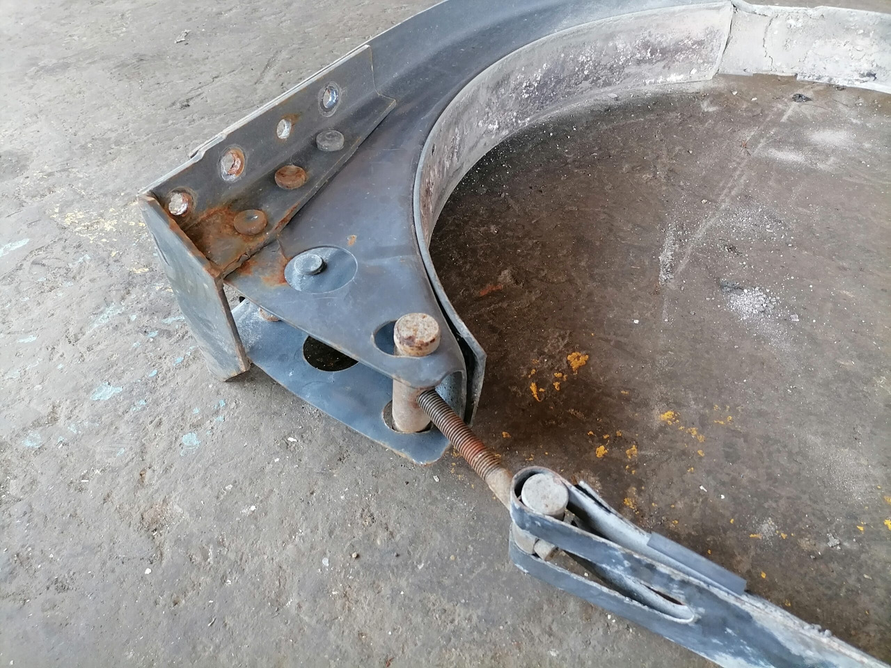 Volvo Kütusepaagi kandur, Volvo 20526488 - Fuel tank for Truck: picture 4 Volvo Kütusepaagi kandur, Volvo 20526488 - Fuel tank for Truck: picture 4