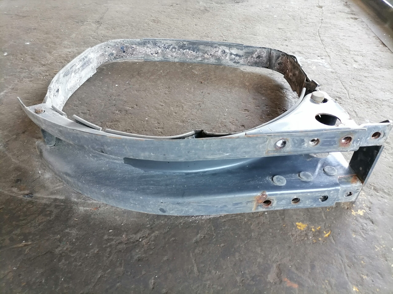 Volvo Kütusepaagi kandur, Volvo 20526488 - Fuel tank for Truck: picture 3 Volvo Kütusepaagi kandur, Volvo 20526488 - Fuel tank for Truck: picture 3