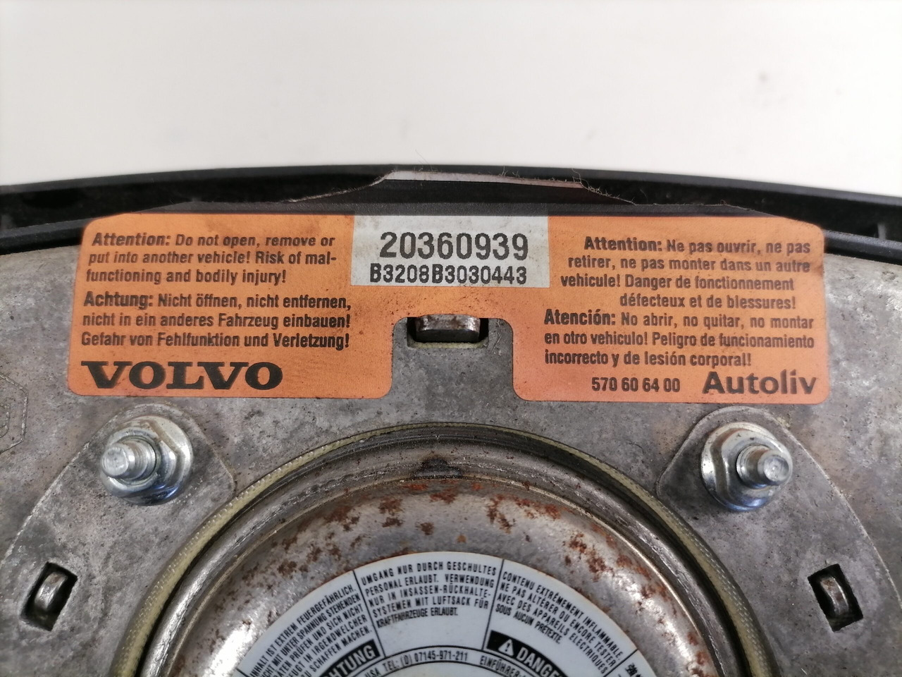 Volvo Rooli keskmine kate / airbag 20360939 - Steering for Truck: picture 5 Volvo Rooli keskmine kate / airbag 20360939 - Steering for Truck: picture 5
