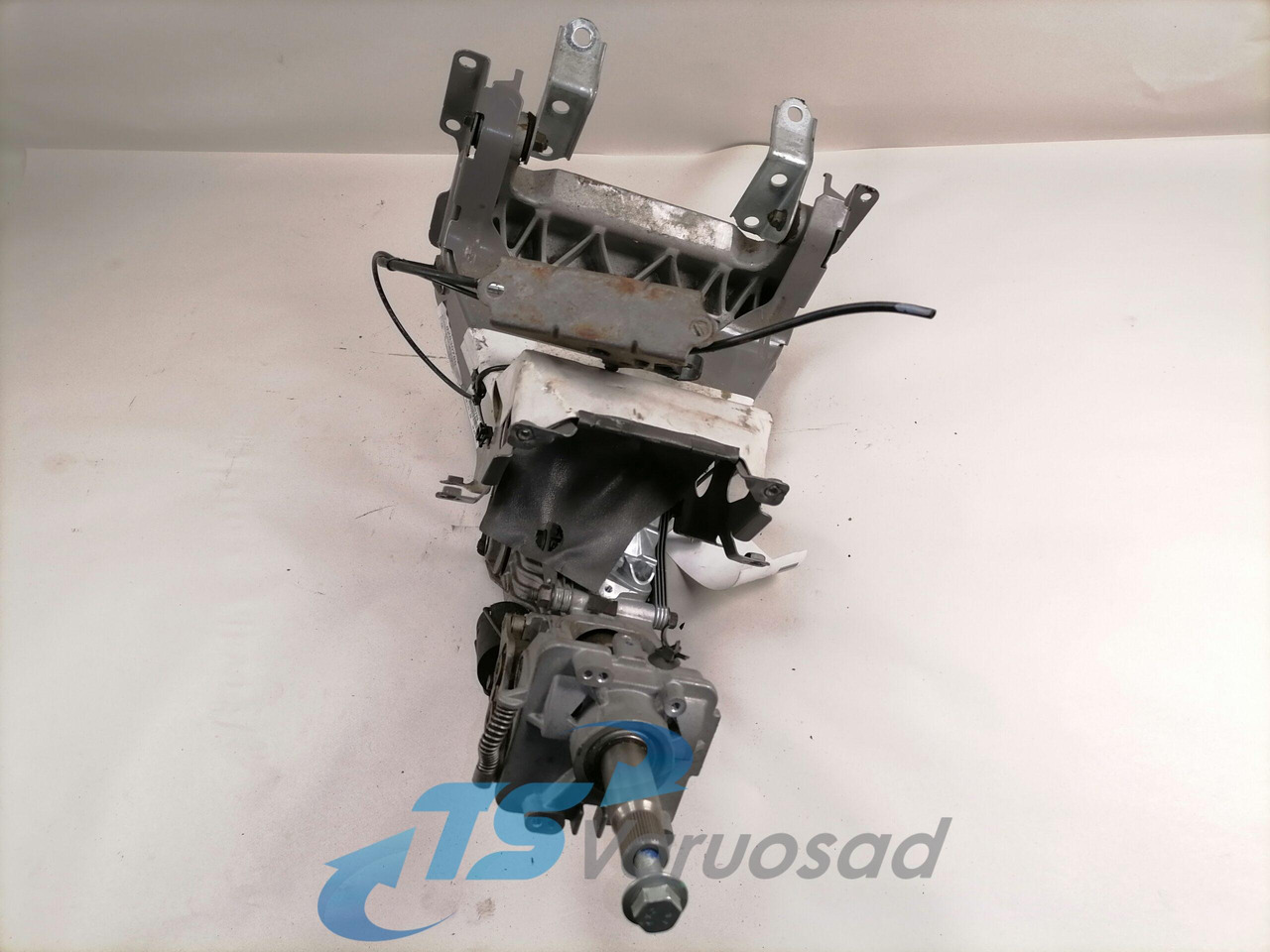 Volvo Roolisammas 82630789 - Steering column for Truck: picture 2 Volvo Roolisammas 82630789 - Steering column for Truck: picture 2