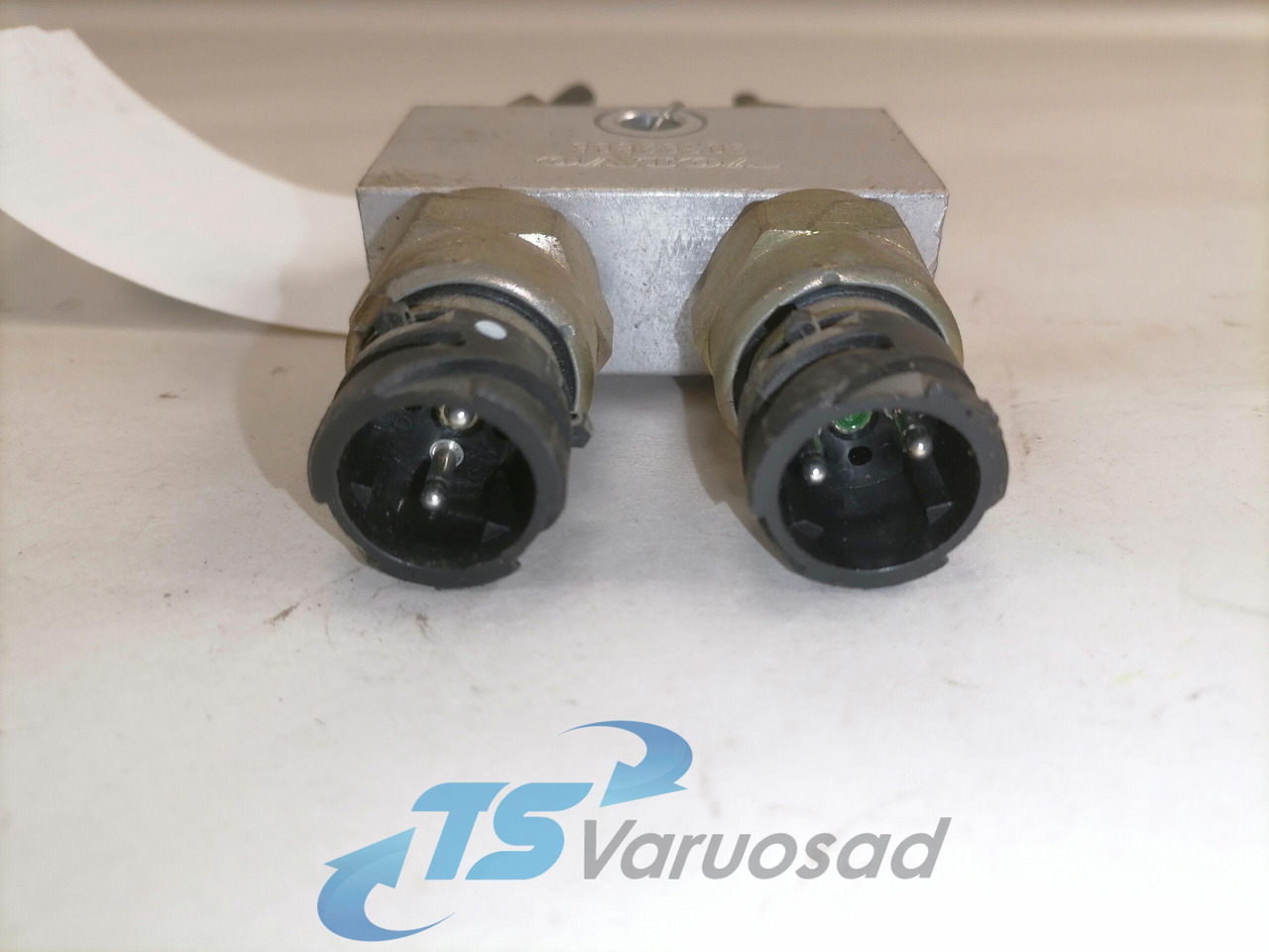 Volvo Sensor, air pressure 20424060 - Sensor for Truck: picture 3 Volvo Sensor, air pressure 20424060 - Sensor for Truck: picture 3