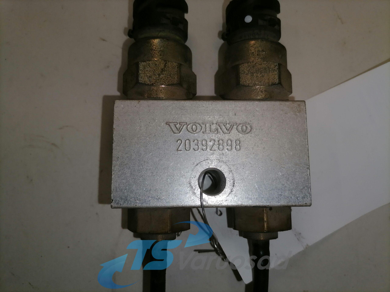 Volvo Sensor, air pressure 20424060 - Sensor for Truck: picture 2 Volvo Sensor, air pressure 20424060 - Sensor for Truck: picture 2