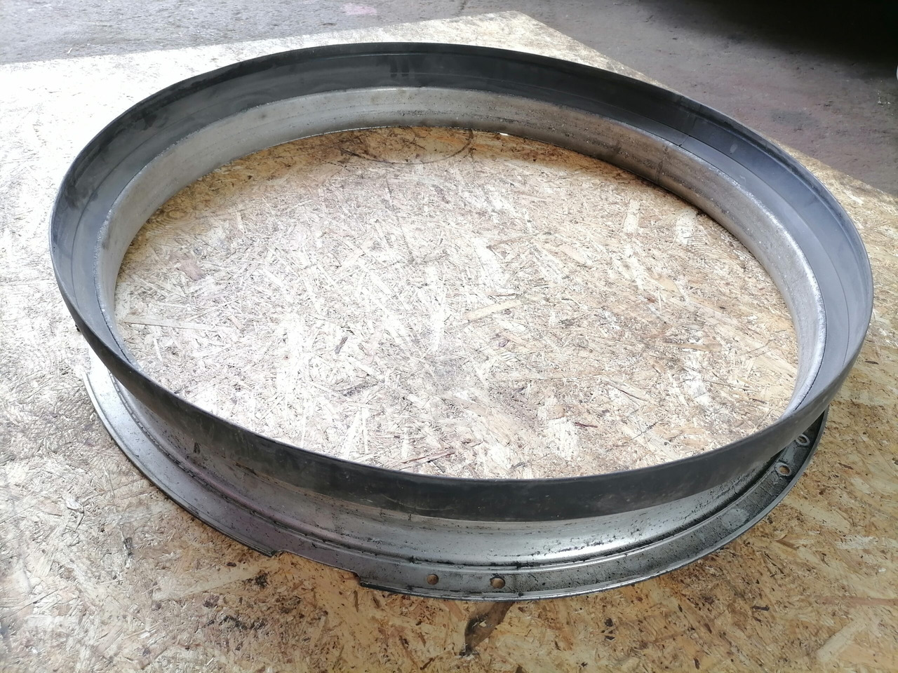 Volvo Ventilaatori metallrõngas 22134195 - Radiator for Truck: picture 2 Volvo Ventilaatori metallrõngas 22134195 - Radiator for Truck: picture 2