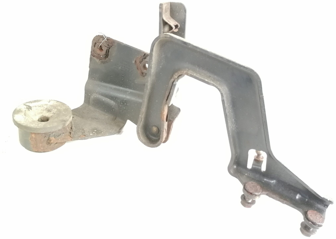 Volvo lower grille carrier hinge 20425954 - Grill for Truck: picture 1 Volvo lower grille carrier hinge 20425954 - Grill for Truck: picture 1
