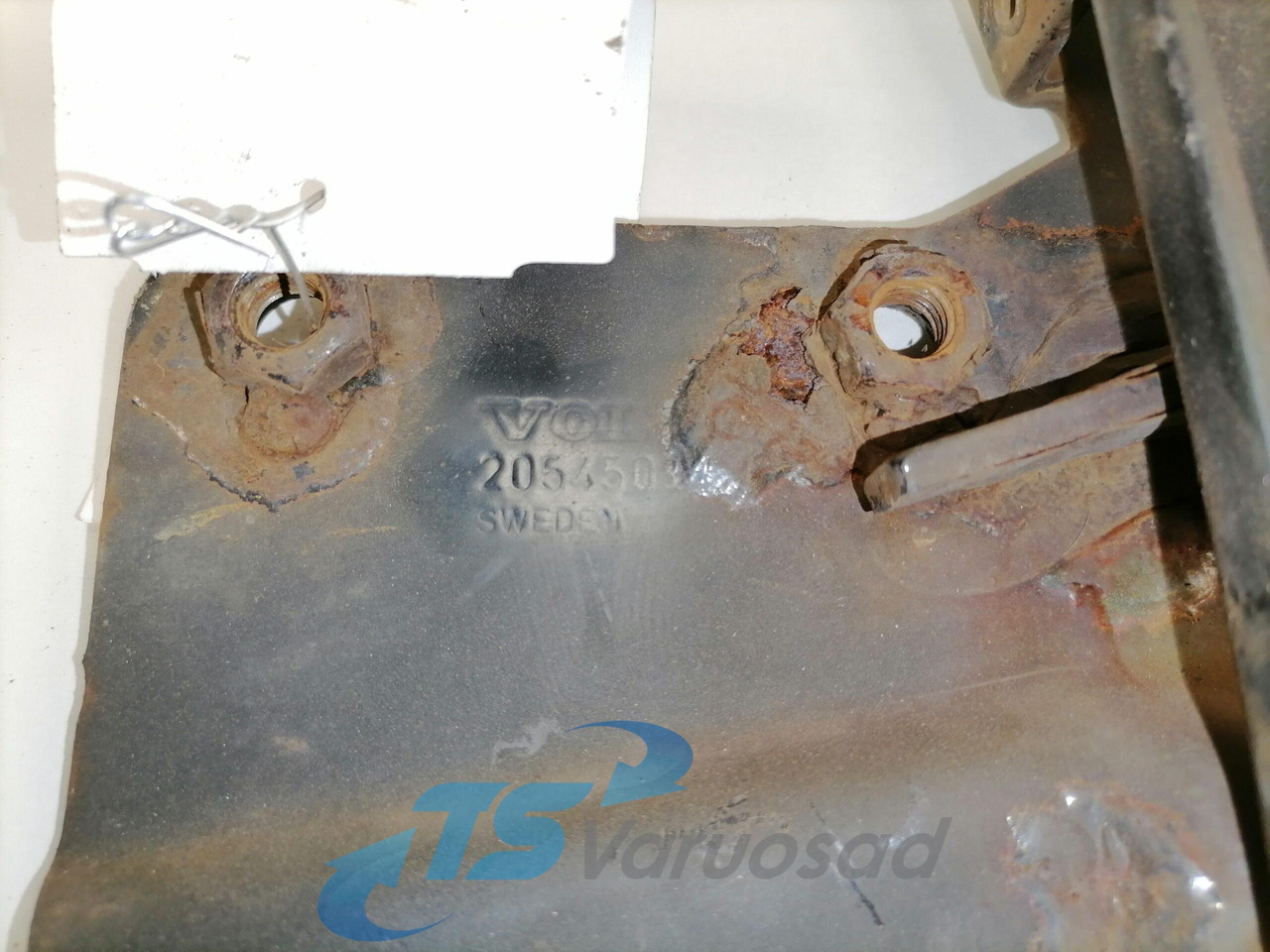 Volvo lower grille carrier hinge 20545094 - Grill for Truck: picture 2 Volvo lower grille carrier hinge 20545094 - Grill for Truck: picture 2