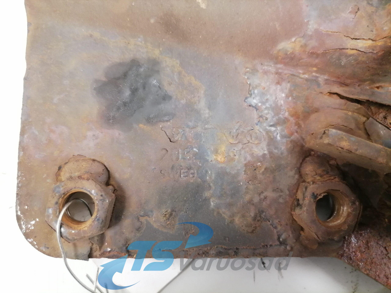 Volvo lower grille carrier hinge 20545095 - Grill for Truck: picture 2 Volvo lower grille carrier hinge 20545095 - Grill for Truck: picture 2