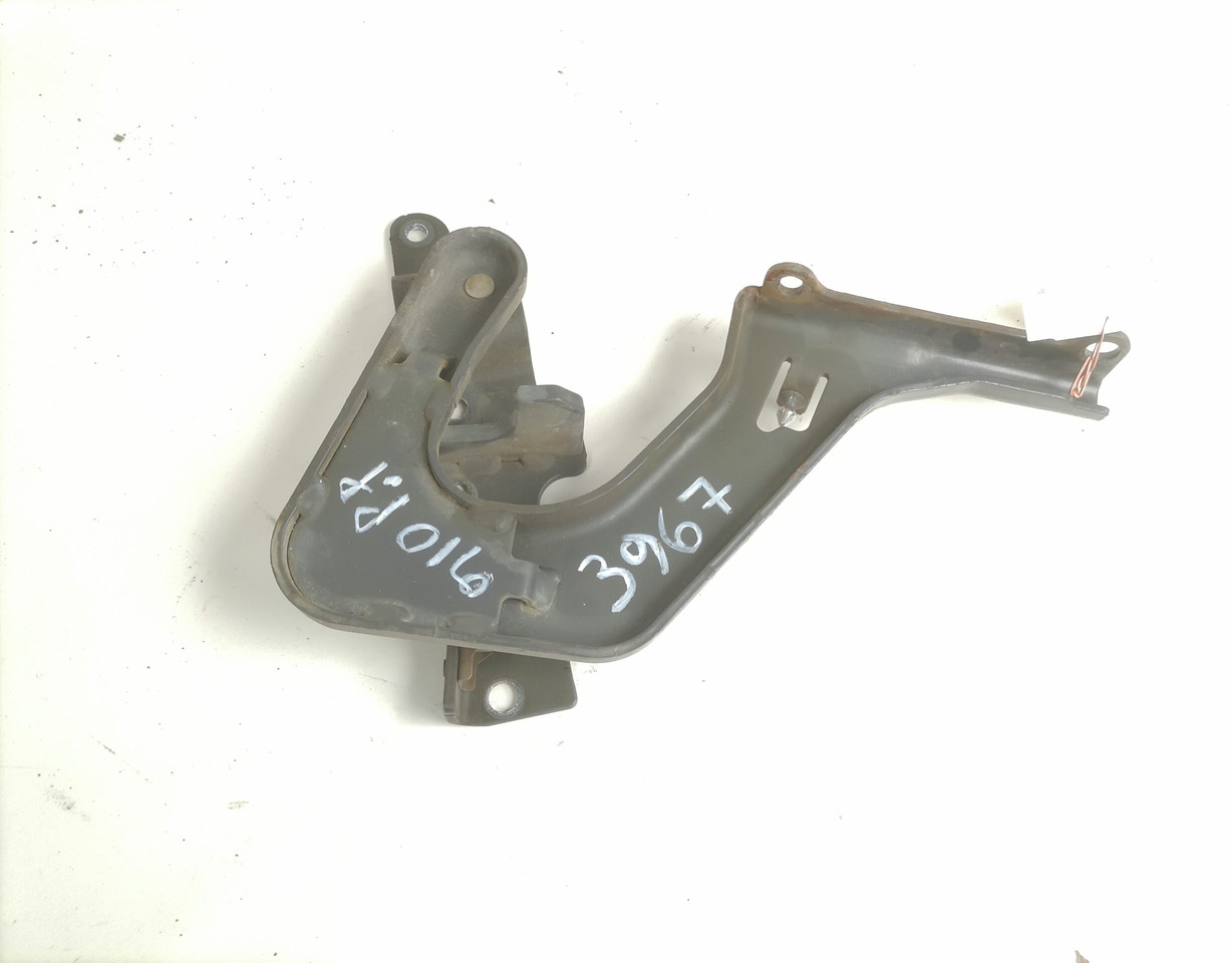 Volvo lower grille carrier hinge 84104144 - Grill for Truck: picture 2 Volvo lower grille carrier hinge 84104144 - Grill for Truck: picture 2