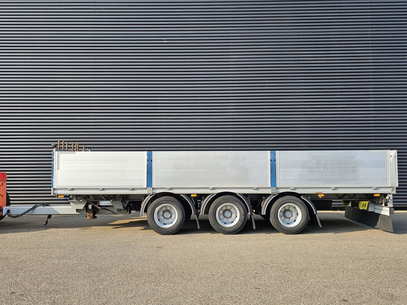 Fynkar K324T / 3 AXLE / TWIST-LOCKS / 2 X LIFT AXLE - Dropside/ Flatbed trailer: picture 2 Fynkar K324T / 3 AXLE / TWIST-LOCKS / 2 X LIFT AXLE - Dropside/ Flatbed trailer: picture 2