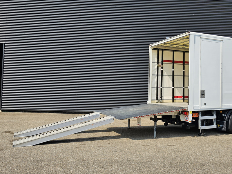 MAN TGM 26.320 / 6x2-4 / LBW / 6000kg TAIL LIFT - Box truck: picture 4 MAN TGM 26.320 / 6x2-4 / LBW / 6000kg TAIL LIFT - Box truck: picture 4