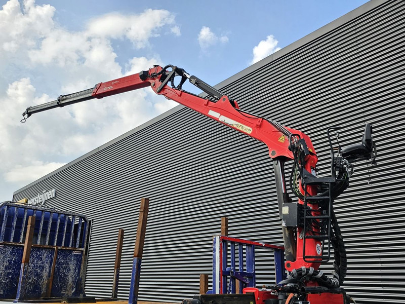 Scania G440 / RETARDER / 8x4 / PALFINGER-EPSILON CRANE - Crane truck: picture 3 Scania G440 / RETARDER / 8x4 / PALFINGER-EPSILON CRANE - Crane truck: picture 3