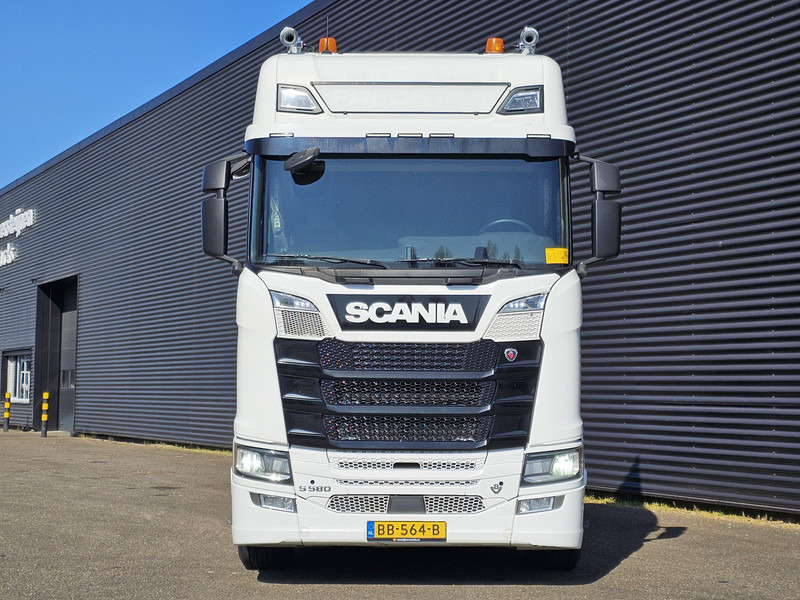Scania S580 / V8 / 6X2 / FULL AIR / BOOGIE / RETARDER - Tractor unit: picture 2 Scania S580 / V8 / 6X2 / FULL AIR / BOOGIE / RETARDER - Tractor unit: picture 2