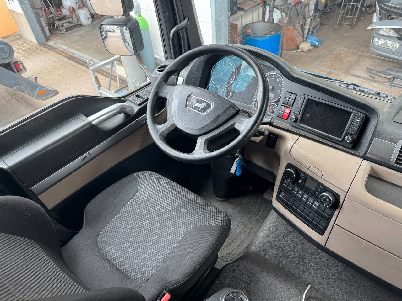 MAN 18.290 4X2 Koffer / Plane Top Zustand 8,30 Meter - Curtainsider truck: picture 5 MAN 18.290 4X2 Koffer / Plane Top Zustand 8,30 Meter - Curtainsider truck: picture 5