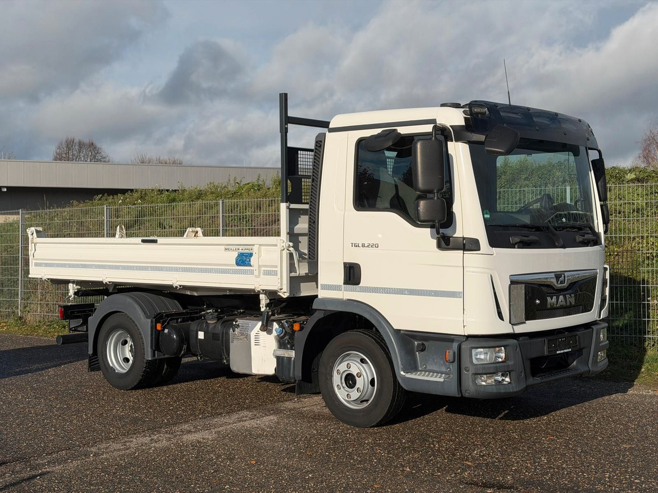 MAN 8.220 4x2 Meiller 3S. Kipper | TOP Zustand! - Tipper van: picture 5 MAN 8.220 4x2 Meiller 3S. Kipper | TOP Zustand! - Tipper van: picture 5