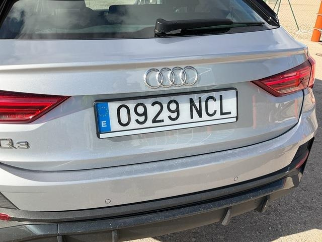 Car Audi Q3: picture 6