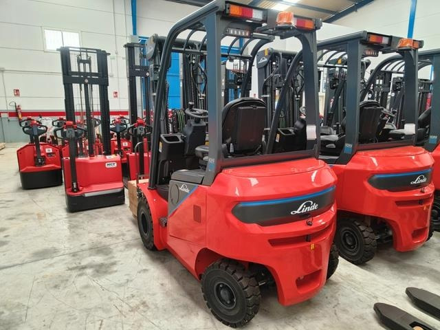 Linde E20 PBHP-01 - Electric forklift: picture 3 Linde E20 PBHP-01 - Electric forklift: picture 3