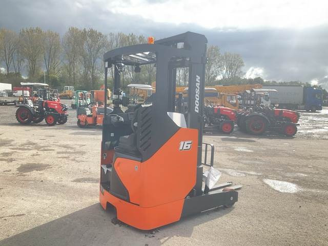 Doosan BR16JW-9 - Reach truck: picture 3 Doosan BR16JW-9 - Reach truck: picture 3