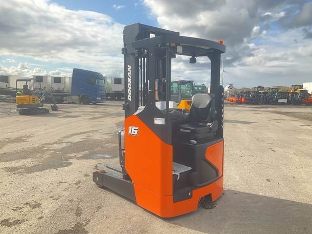 Doosan BR16JW-9 - Reach truck: picture 2 Doosan BR16JW-9 - Reach truck: picture 2