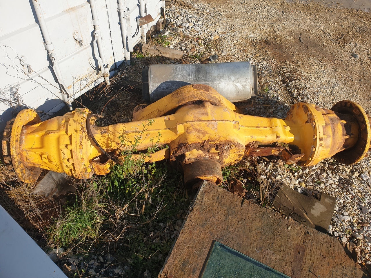 VOLVO AWB30 - Axle and parts for Wheel loader: picture 1 VOLVO AWB30 - Axle and parts for Wheel loader: picture 1