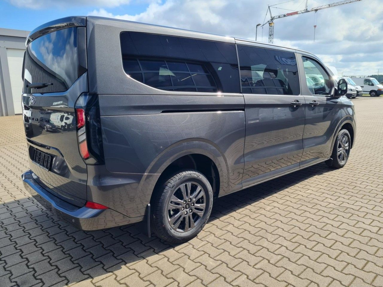 Ford Tourneo Custom 8 Sitze 320 L2 Titanium LED AUTOM - Passenger van: picture 5 Ford Tourneo Custom 8 Sitze 320 L2 Titanium LED AUTOM - Passenger van: picture 5