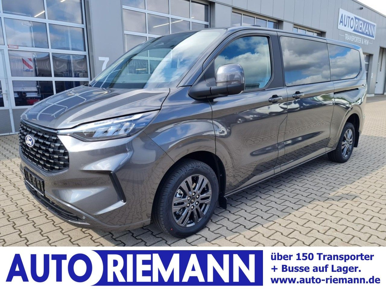 Ford Tourneo Custom 8 Sitze 320 L2 Titanium LED AUTOM - Passenger van: picture 1 Ford Tourneo Custom 8 Sitze 320 L2 Titanium LED AUTOM - Passenger van: picture 1
