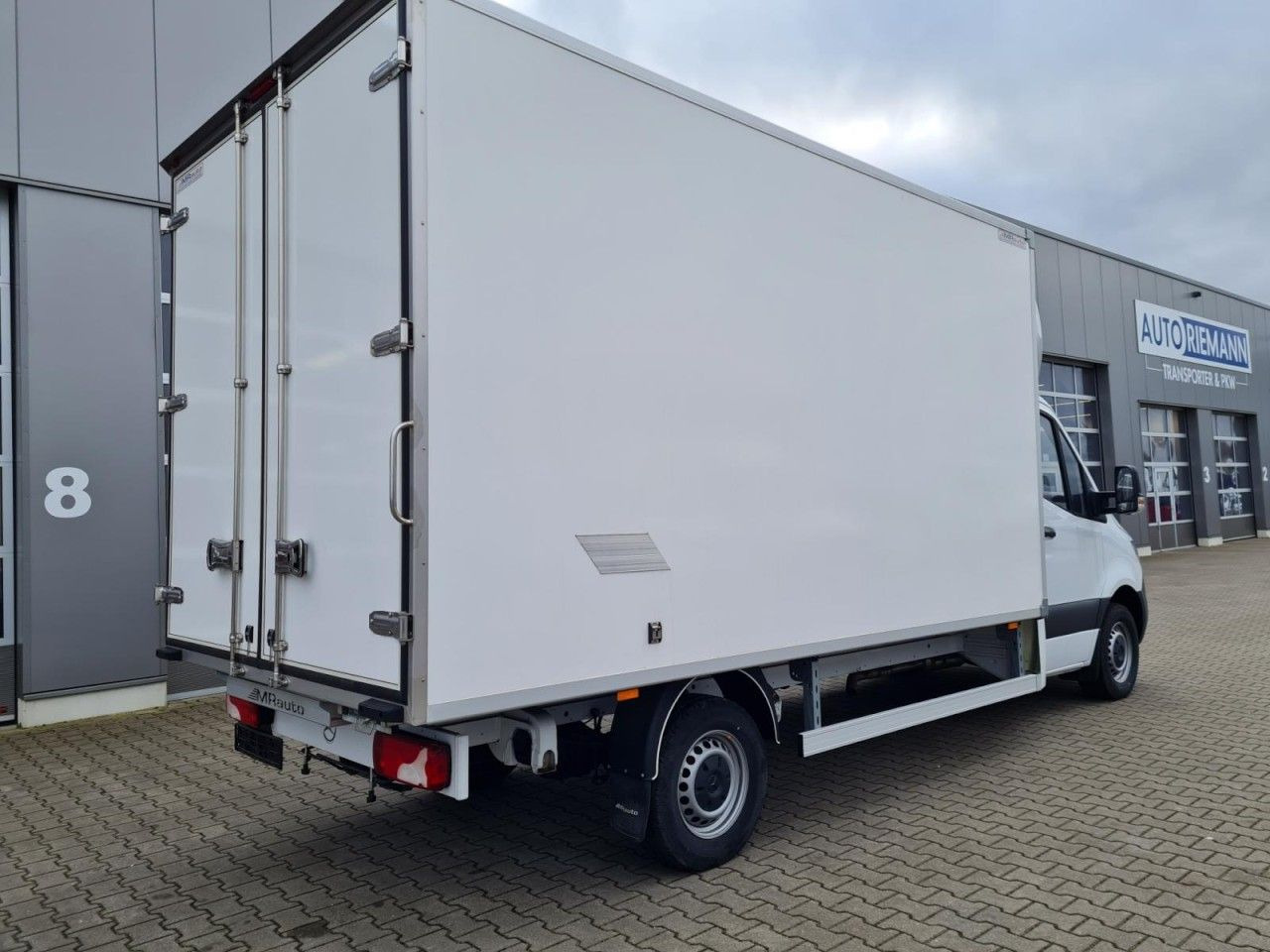 Mercedes-Benz Sprinter 315 Koffer lang MBux KLIMA NAVI TEMPOMA - Closed box van: picture 4 Mercedes-Benz Sprinter 315 Koffer lang MBux KLIMA NAVI TEMPOMA - Closed box van: picture 4