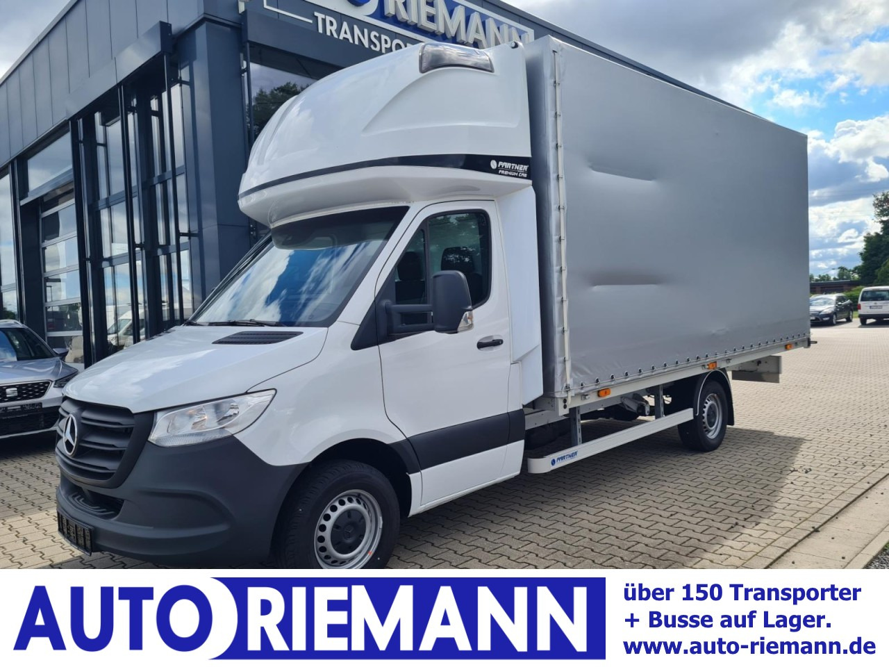 Mercedes-Benz Sprinter 317 Pritsche Plane Schlafkab RWD 10 Pal - Curtain side van: picture 1 Mercedes-Benz Sprinter 317 Pritsche Plane Schlafkab RWD 10 Pal - Curtain side van: picture 1