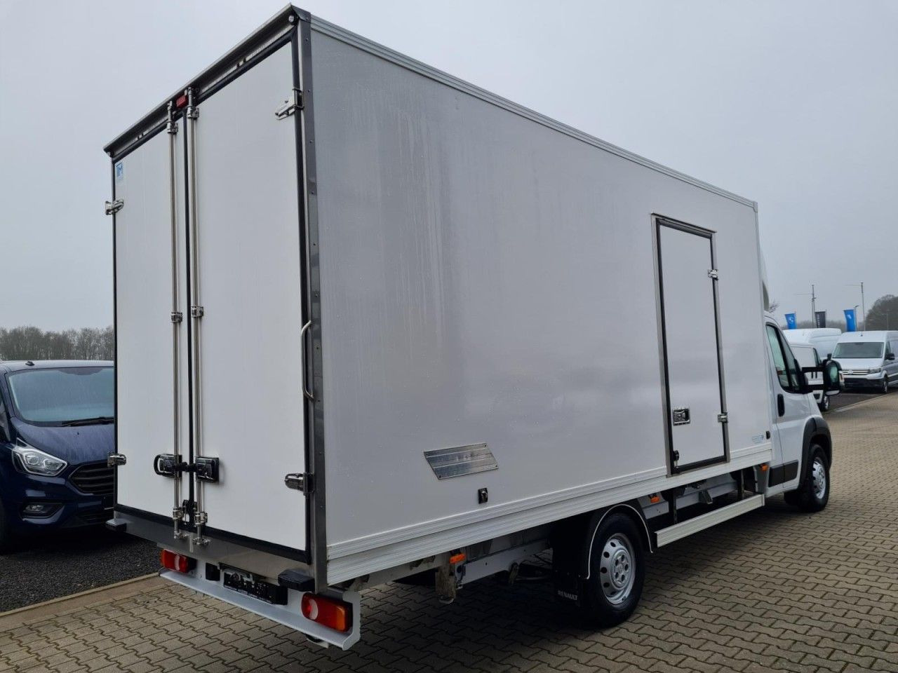 Peugeot Boxer 3.5t Koffer lang L4 ERGO KLIMA KOMFORT TEM - Closed box van: picture 4 Peugeot Boxer 3.5t Koffer lang L4 ERGO KLIMA KOMFORT TEM - Closed box van: picture 4