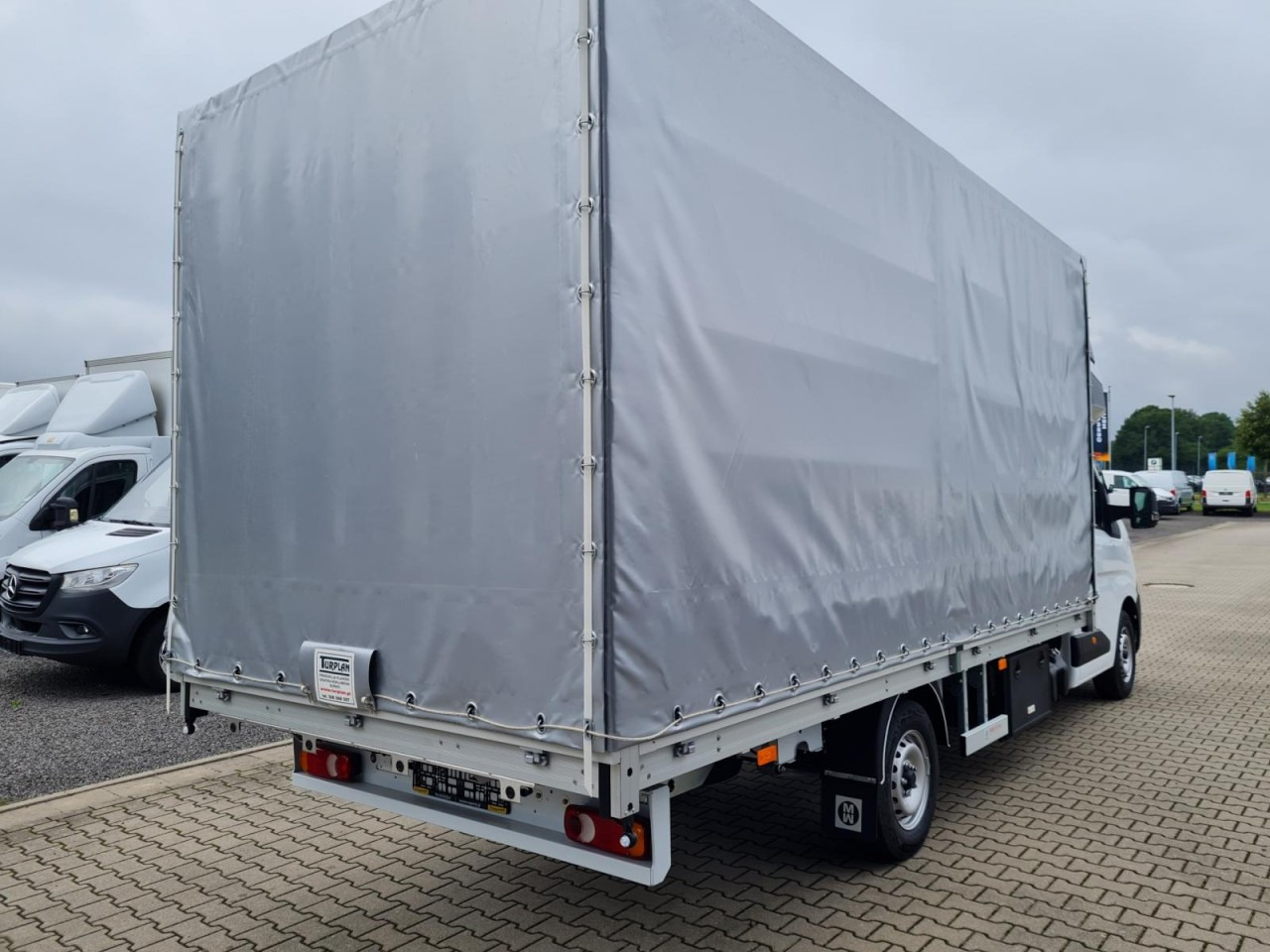 Renault Master 35 Pritsche Schiebe Plane Schlafkab 10 PAL LUFTFEDER - Curtain side van: picture 4 Renault Master 35 Pritsche Schiebe Plane Schlafkab 10 PAL LUFTFEDER - Curtain side van: picture 4