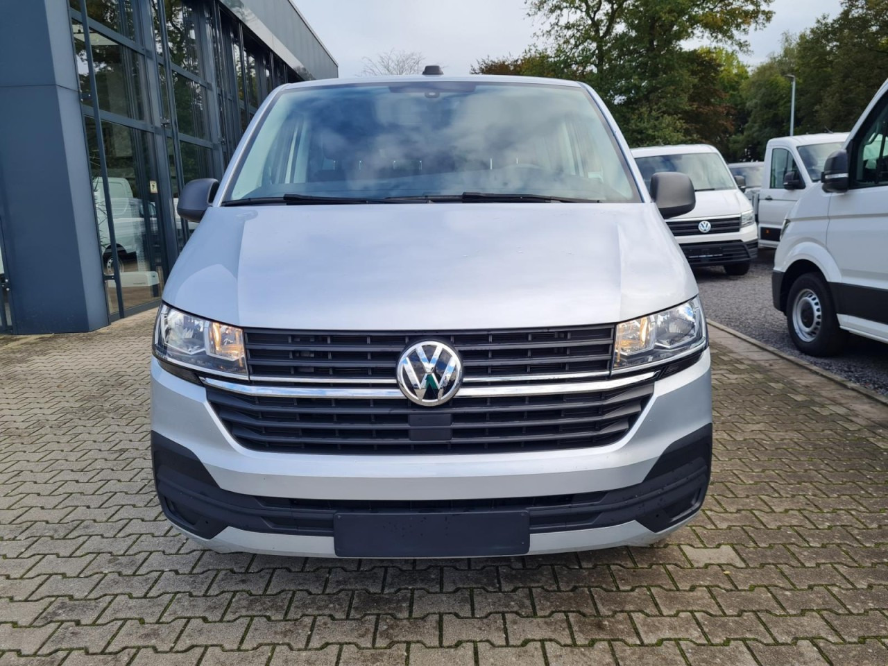 VW Volkswagen T6.1 Caravelle TDI lang 9 Sitzer 2 Schiebetüren Trendl. - Minibus, Passenger van: picture 2 VW Volkswagen T6.1 Caravelle TDI lang 9 Sitzer 2 Schiebetüren Trendl. - Minibus, Passenger van: picture 2