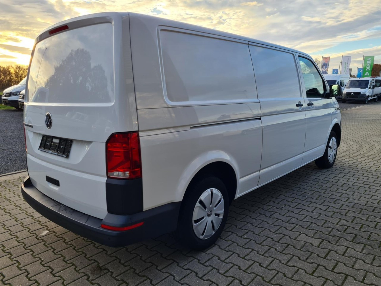 Volkswagen T6.1 Kasten TDI lang L2H1 DSG PDC KLIMA KAMERA - Small van: picture 4 Volkswagen T6.1 Kasten TDI lang L2H1 DSG PDC KLIMA KAMERA - Small van: picture 4