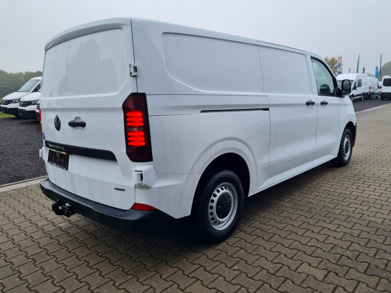 Volkswagen T7 Transporter Kasten TDI 4Motion LR L2H1 LED AUTOM. - Small van: picture 4 Volkswagen T7 Transporter Kasten TDI 4Motion LR L2H1 LED AUTOM. - Small van: picture 4