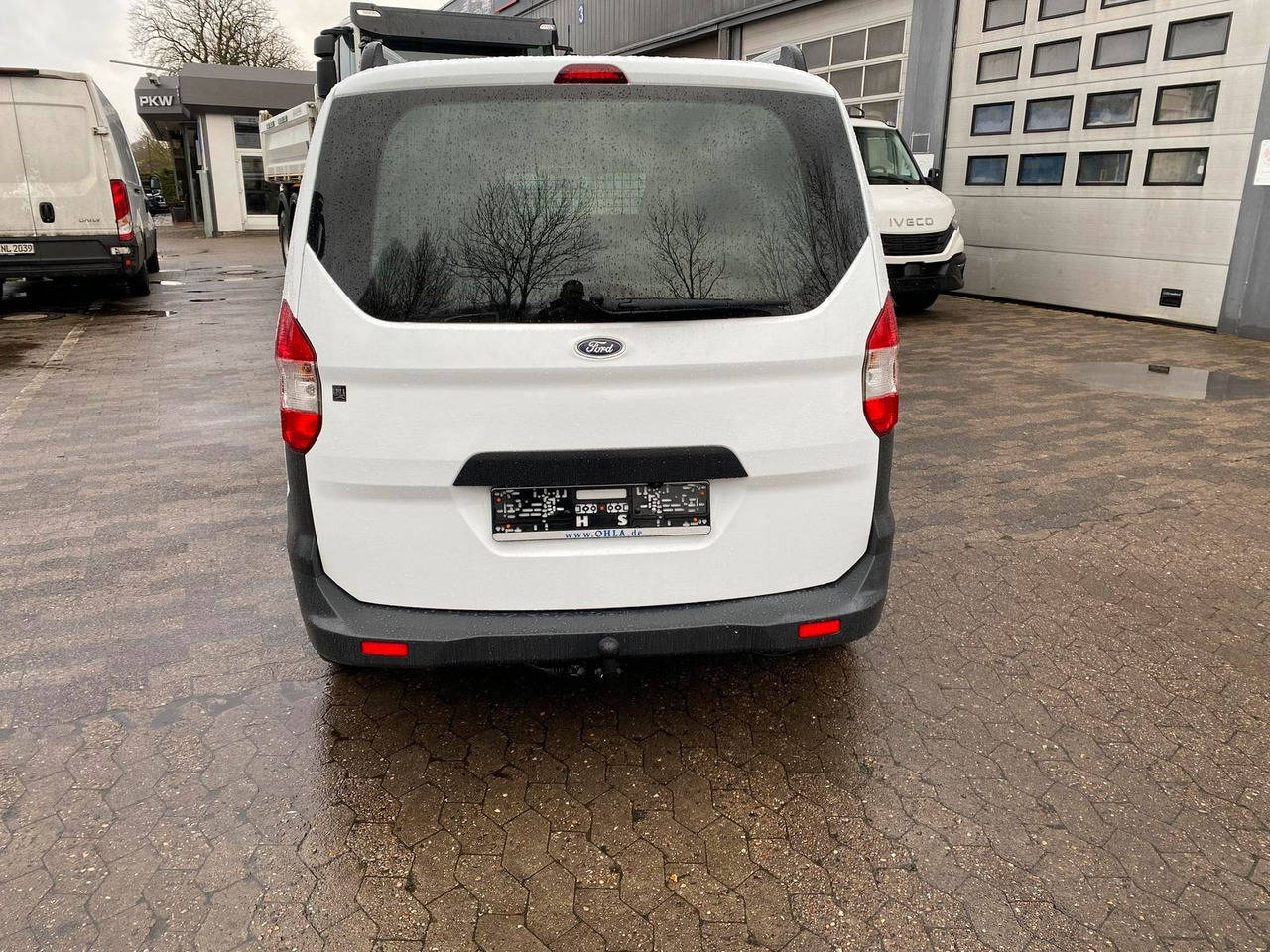 Ford Transit Courier 1.0 Trend Klima,AHK+Rückfahrk... - Passenger van: picture 4 Ford Transit Courier 1.0 Trend Klima,AHK+Rückfahrk... - Passenger van: picture 4