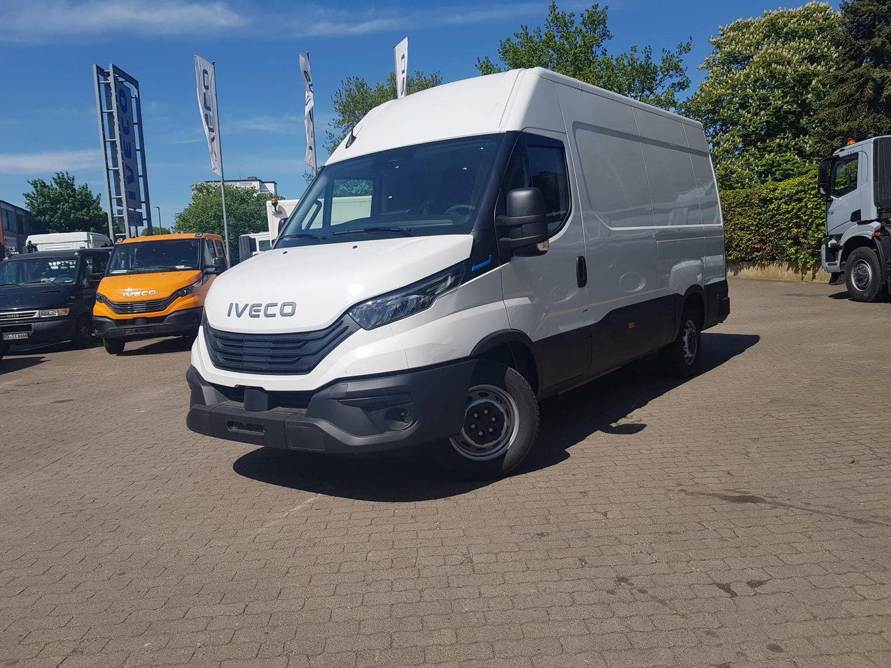 Iveco 38S14EV 3520L *KAMERA*AHK*KLIMA* - Panel van, Electric van: picture 1 Iveco 38S14EV 3520L *KAMERA*AHK*KLIMA* - Panel van, Electric van: picture 1