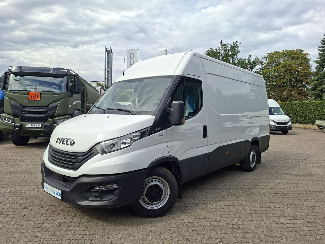 Iveco Daily 35 S16 V 3520L Klima 115 kW (156 PS), S... - Panel van: picture 1 Iveco Daily 35 S16 V 3520L Klima 115 kW (156 PS), S... - Panel van: picture 1
