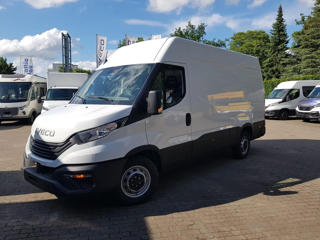 Iveco Daily 35S14A8 V Y mit Rückfahrkamera und Radi... - Panel van: picture 1 Iveco Daily 35S14A8 V Y mit Rückfahrkamera und Radi... - Panel van: picture 1
