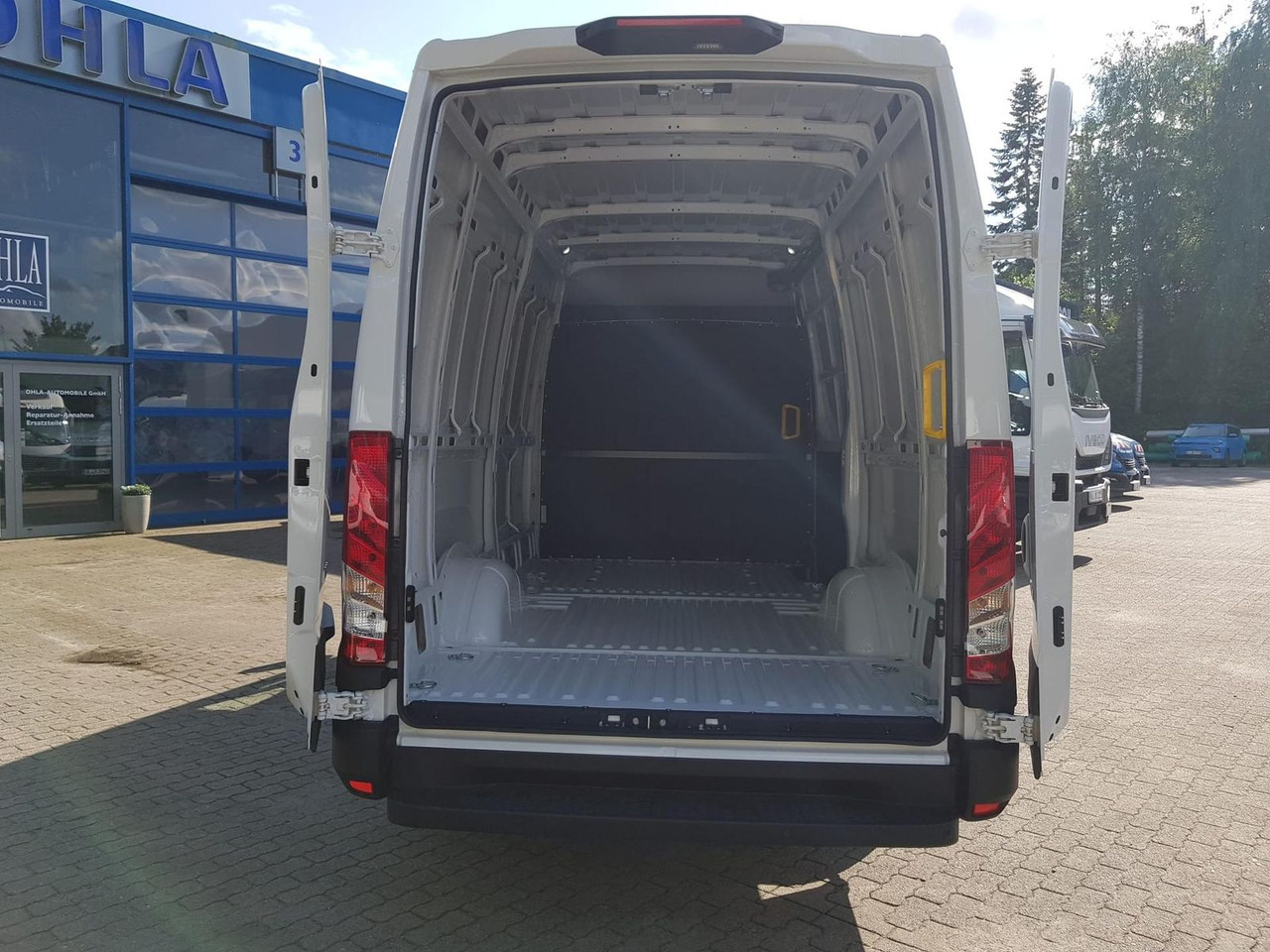 Iveco Daily 35S14A8 V Y mit Rückfahrkamera und Radi... - Panel van: picture 5 Iveco Daily 35S14A8 V Y mit Rückfahrkamera und Radi... - Panel van: picture 5