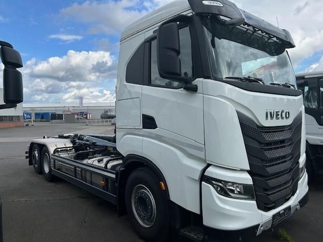 Iveco X-WAY AS280X49Y/PS ON Abrollkipper Hiab 21S.... - Hook lift truck: picture 1 Iveco X-WAY AS280X49Y/PS ON Abrollkipper Hiab 21S.... - Hook lift truck: picture 1