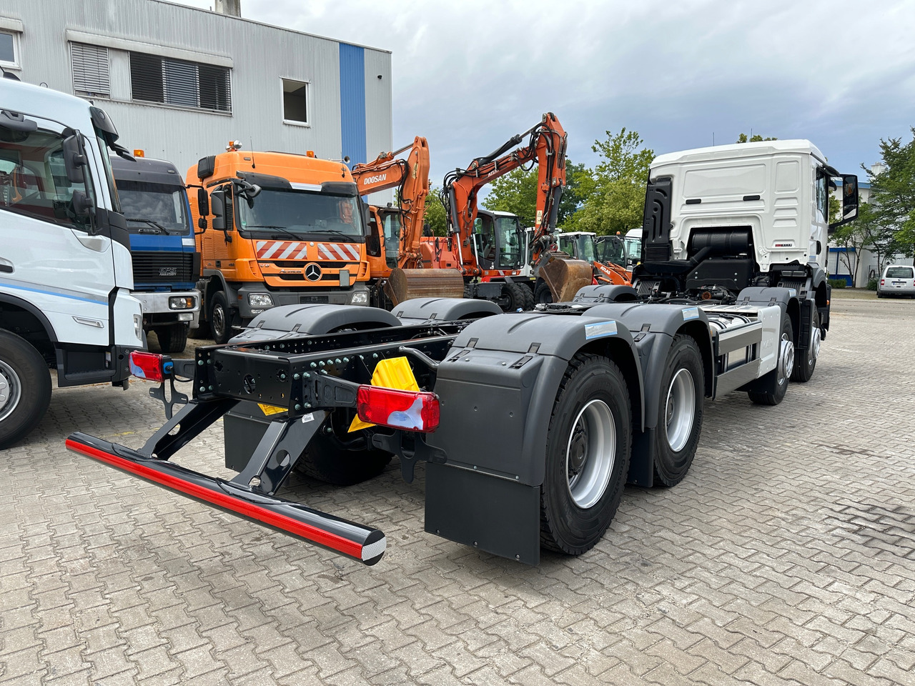 MAN TGS 41.470 8x4 BB CH Pumpenfahrgestell 2x Nebenatrieb - Cab chassis truck: picture 5 MAN TGS 41.470 8x4 BB CH Pumpenfahrgestell 2x Nebenatrieb - Cab chassis truck: picture 5