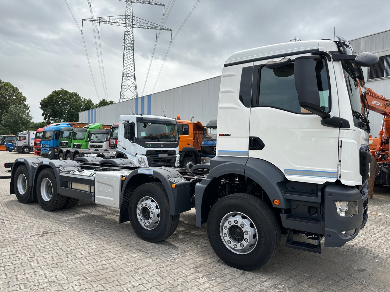 MAN TGS 41.470 8x4 BB CH Pumpenfahrgestell 2x Nebenatrieb - Cab chassis truck: picture 4 MAN TGS 41.470 8x4 BB CH Pumpenfahrgestell 2x Nebenatrieb - Cab chassis truck: picture 4