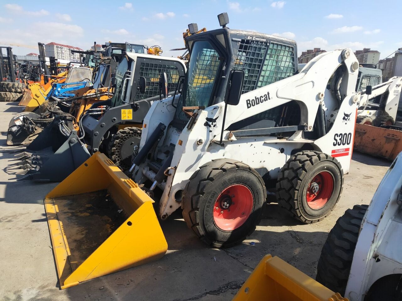Bobcat S300 - Skid steer loader: picture 3 Bobcat S300 - Skid steer loader: picture 3